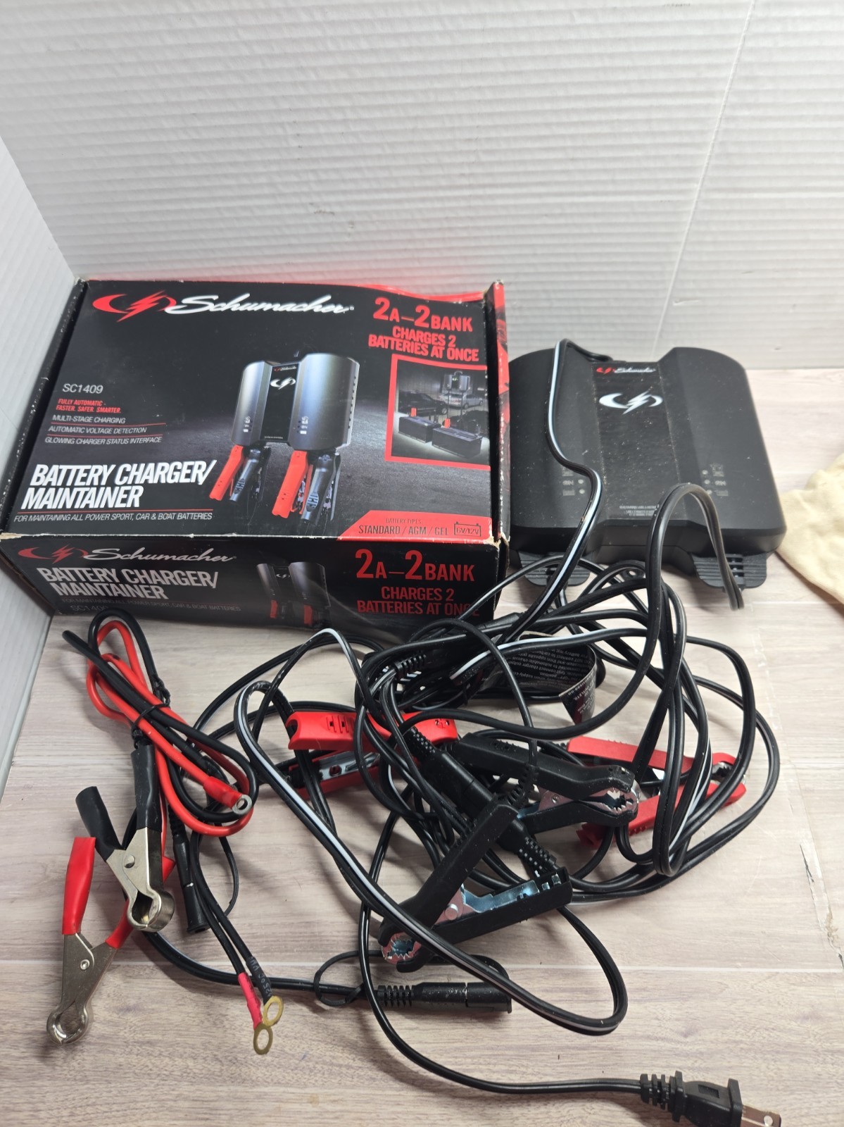 Schumacher SC1409 2A Twin Bank Battery Charger / Maintainer