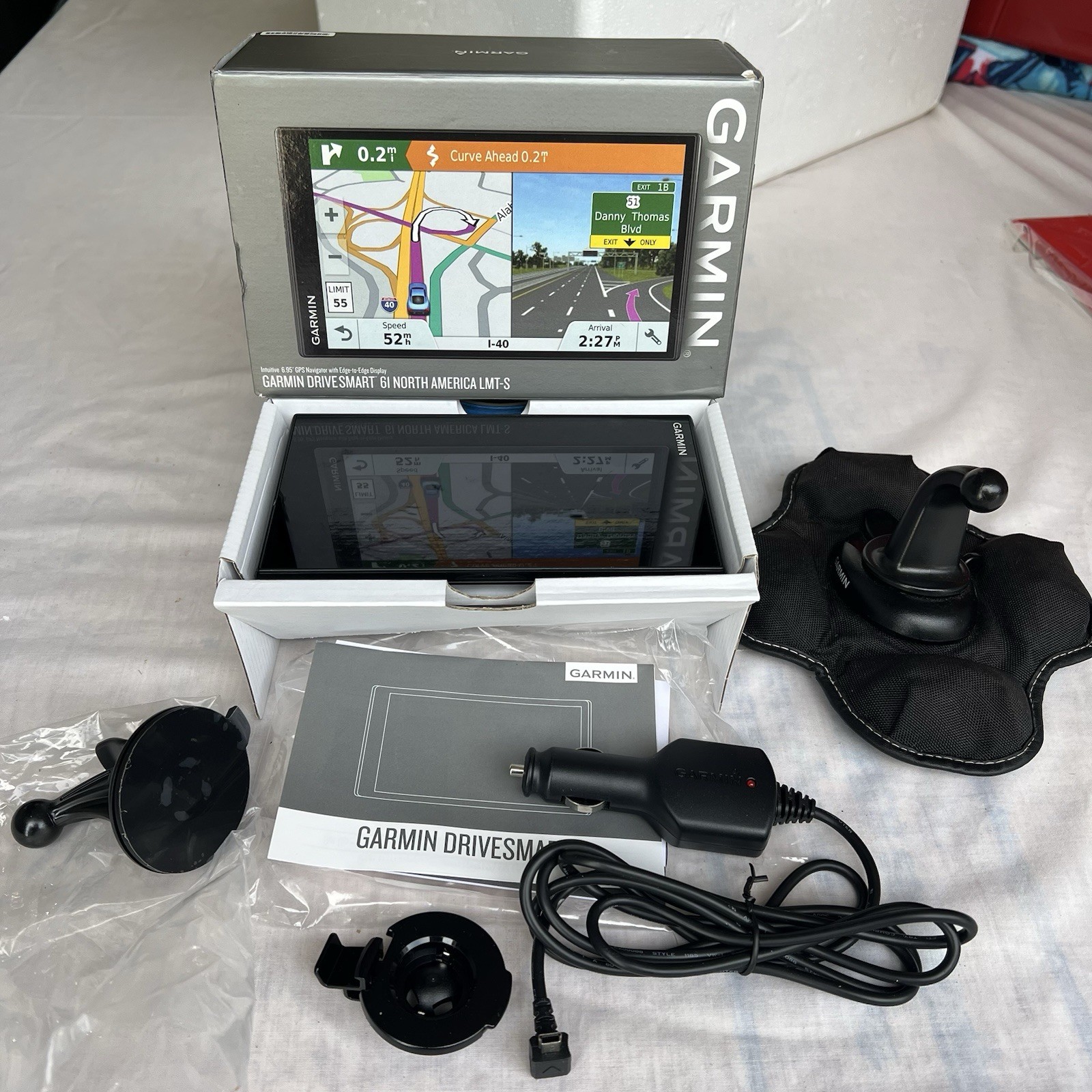Garmin nuvi 65LM GPS Receiver 6 inch Lifetime Maps