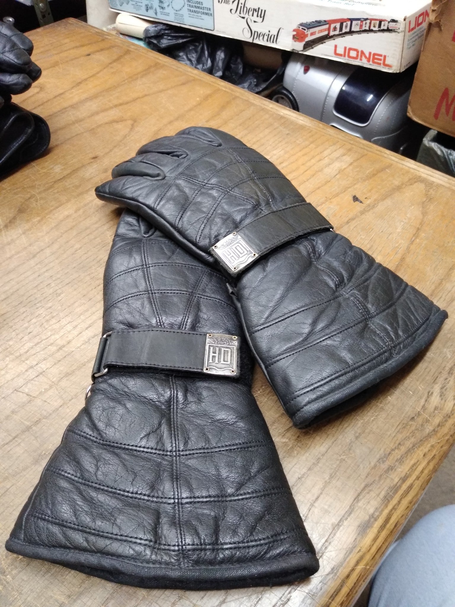 Harley Davidson Men's Leather Gloves M Black Excellent Condition (Pre-owned)